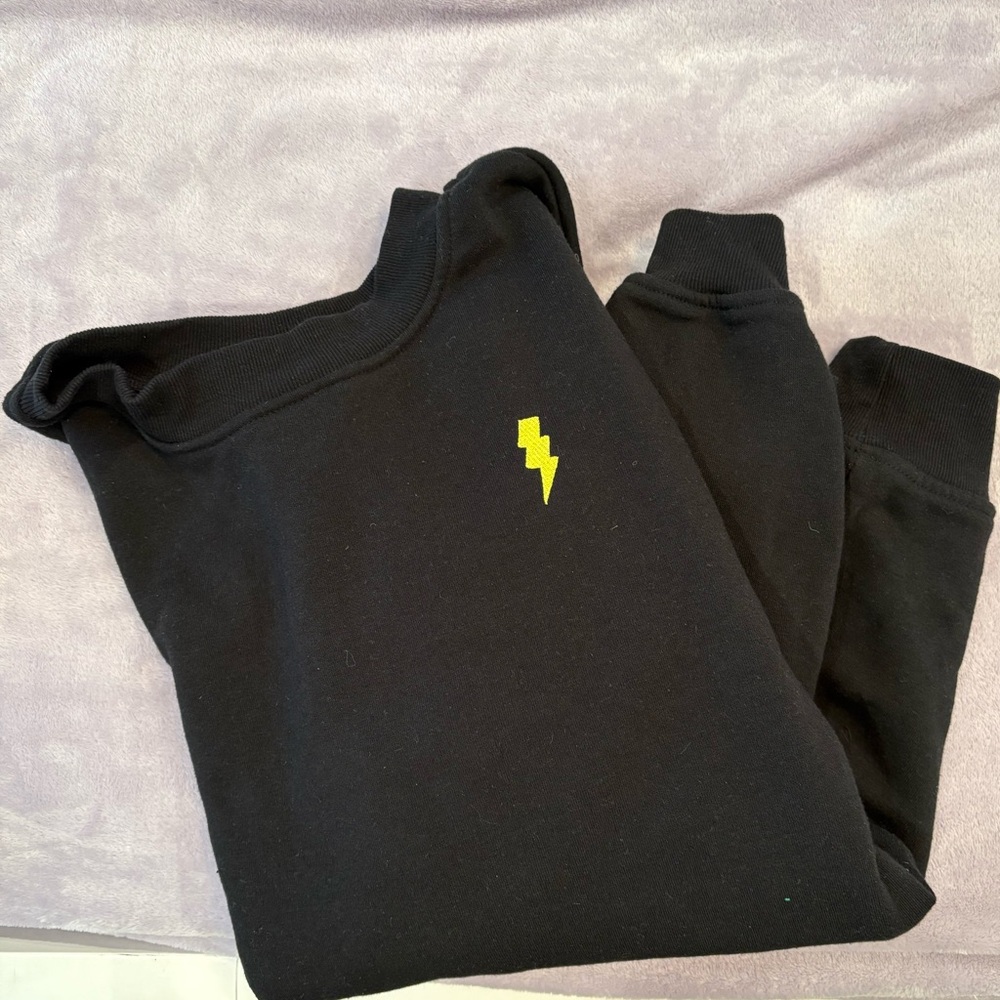 Hoodies/Crewnecks - Picture 6 of 6